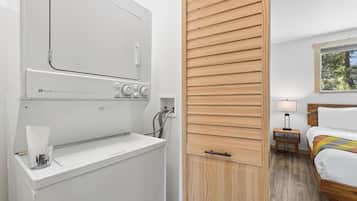 2 chambres, fer et planche à repasser, accès au Wi-Fi (inclus)
