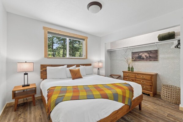 2 bedrooms, iron/ironing board, free WiFi, bed sheets