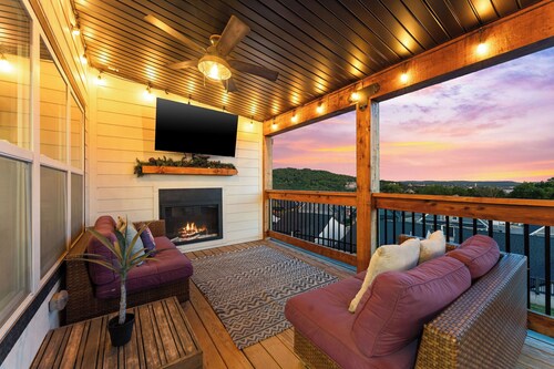 7BR Lakeview Lodge | Sleeps 22 | Free Tickets  |  Pet Friendly