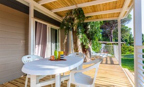 تناول الطعام بالخارج