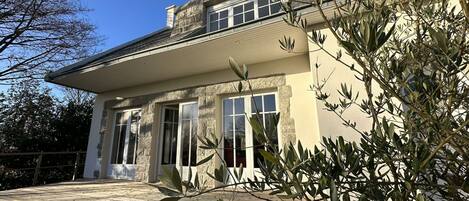 تفاصيل الفندق من الخارج