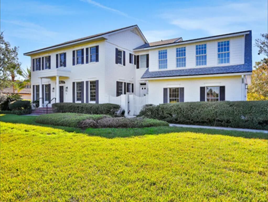 Fabulous single family home in the heart of Ponte Vedra Beach!