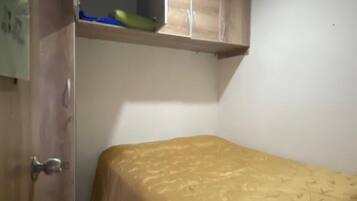3 bedrooms, desk, free WiFi, bed sheets