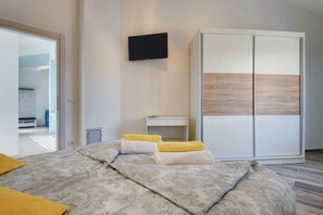 2 bedrooms, Internet