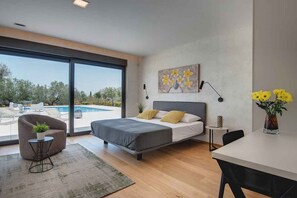 7 bedrooms, Internet