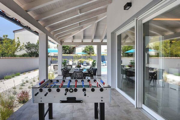 Outdoor dining - Villa with heated pool (Premantura)