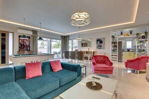 TV - Villa with heated pool (Premantura)