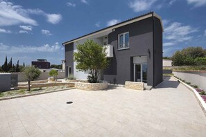 Exterior - Villa with heated pool (Premantura)