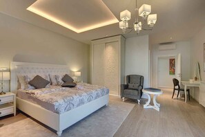 4 bedrooms - Villa with heated pool (Premantura)