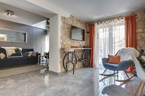 TV, stereo - Villa with terrace and pool (Vodnjan)