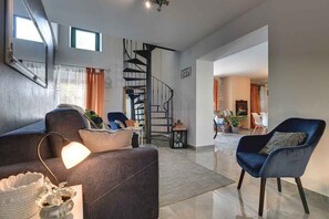 TV, stereo - Villa with terrace and pool (Vodnjan)