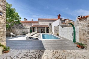 Pool - Villa with terrace and pool (Vodnjan)