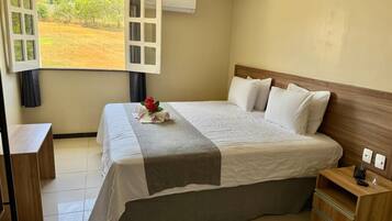 Standard-Doppel- oder -Zweibettzimmer | 1 Schlafzimmer, Betten mit Memory-Foam-Matratzen, individuell dekoriert