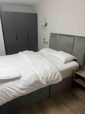 2 soverom, strykejern/-brett, wi-fi og sengetøy