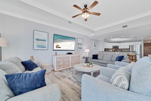 TV - LUXURY BEACHFRONT CONDO, LAZY RIVER & MULTIPLE POOLS, TENNIS/BASKETBALL | BEACHBALL PROPERTIES (Orange Beach)