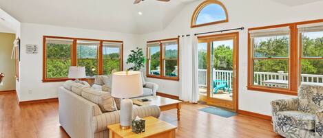 Télévision, cheminée, baby-foot