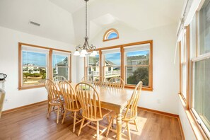 Dining - Laughing Duck: Pool, Walk Beach & Town, Dog-Friendly (Duck)