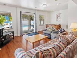 TV, fireplace, foosball - 2072 Laughing Duck * 3 Min Walk to Beach (Duck)