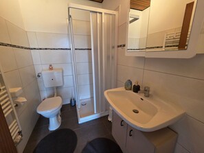 Douche, sèche-cheveux