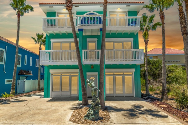 This Large 5 Bedroom Beauty, with its Amazing Location and Full Amenities, is one of the very Best Stays on South Padre Island!