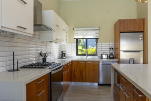 Fridge, microwave, oven, stovetop - Villa Idéale Pour Familles, Plages à Proximité (Sosúa)