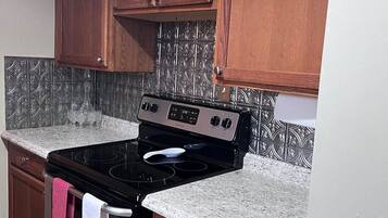 Coffee/tea maker, fridge, microwave, oven