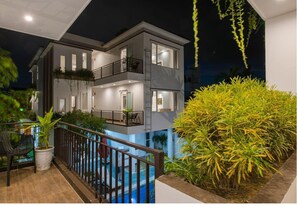 8 bedrooms, premium bedding, memory-foam beds, in-room safe