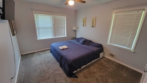 3 bedrooms, desk, iron/ironing board, free WiFi