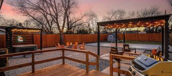 Walk to AT&T, Globe Life - Pickleball, Hot Tub, Basketball