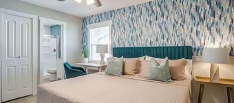 Pickleball | Hot Tub | 10 Min Walk to Stadiums