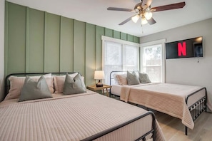 3 bedrooms, desk, iron/ironing board, travel crib