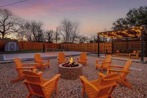 Terrace/patio - Walk to AT&T, Globe Life - Pickleball, Hot Tub, Basketball (Arlington)