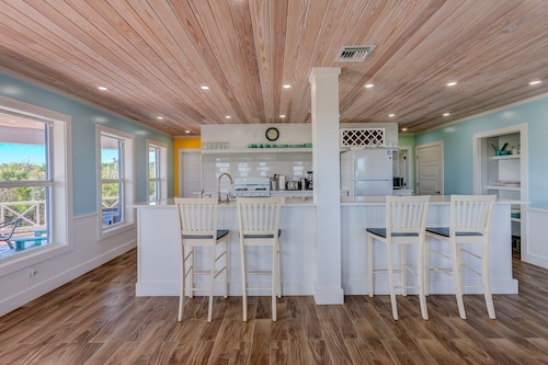 Blue Tang - Newly Renovated Bahamian Villa, minutes to the ocean!