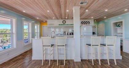 Blue Tang - Newly Renovated Bahamian Villa, minutes to the ocean!