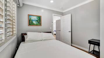 2 bedrooms, iron/ironing board, WiFi, bed sheets