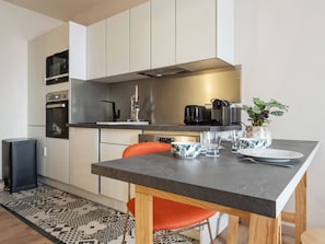 Fridge, microwave, oven, coffee/tea maker