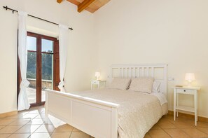 2 室のベッドルーム、アイロン / アイロン台、旅行用ベビーベッド、WiFi (無料)