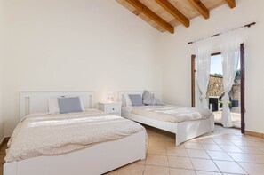 2 chambres, fer et planche à repasser, lit parapluie, Wi-Fi gratuit