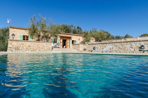 YourHouse Son Tey, lovely villa with private pool and terrace, overlooking the nature