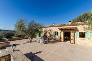 屋外ダイニングエリア