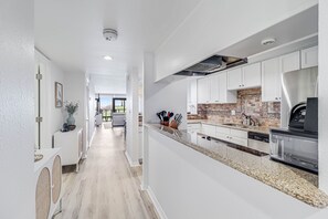 Fridge, microwave, oven, stovetop - Astonishing Views 3 bedroom w/Den 3 Baths (Port Aransas)