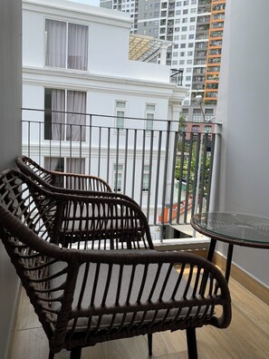 Premium bedding, down duvets, pillow-top beds, individually decorated - Nadu Apart (Ho Chi Minh City)