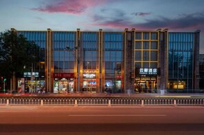 المنشأة من الخارج