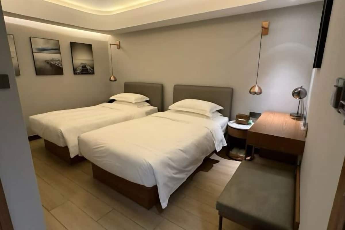 1 bedroom, minibar, desk, laptop workspace