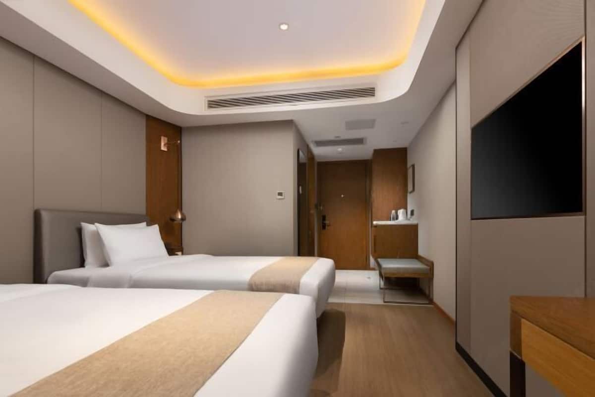 1 bedroom, minibar, desk, laptop workspace