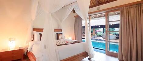 2 室のベッドルーム、デスク、WiFi、ベッドシーツ