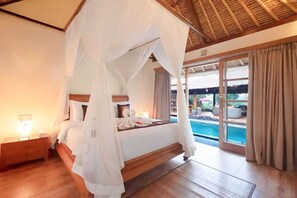 2 bedrooms, desk, WiFi, bed sheets