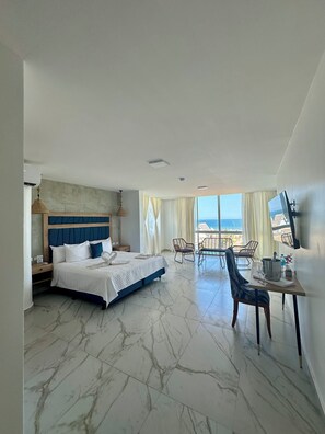 Ropa de cama de alta calidad, escritorio y sistema de insonorización 