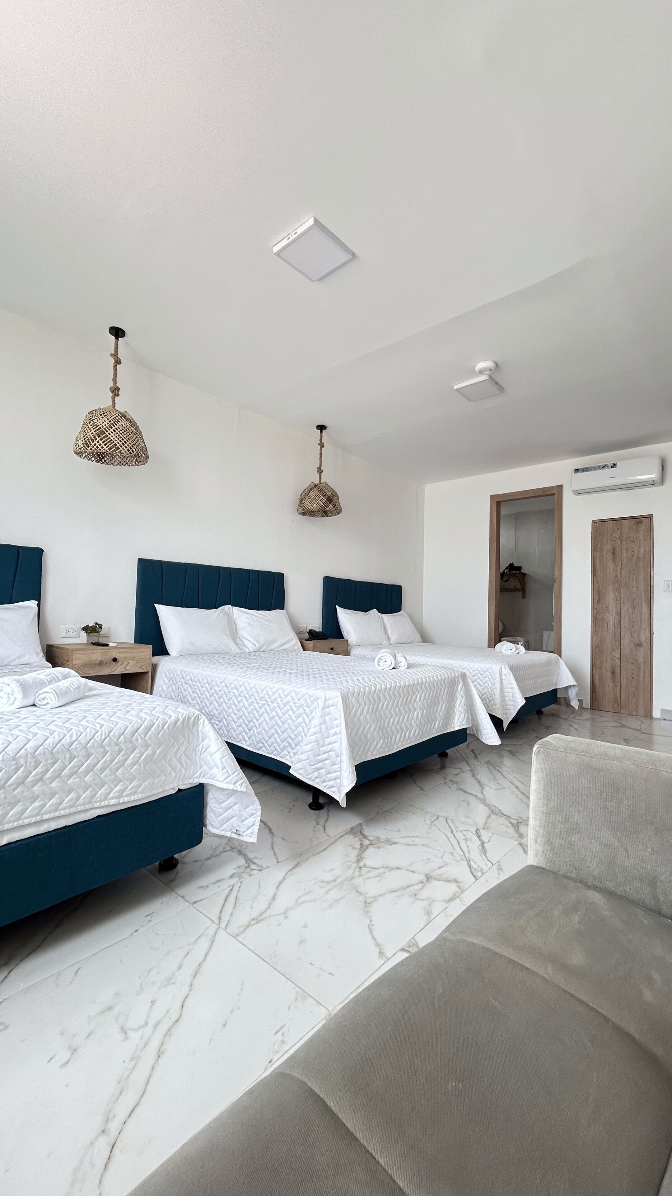 Kolmen hengen standard-huone | Ylelliset vuodevaatteet, työpöytä, äänieristys, ilmainen Wi-Fi