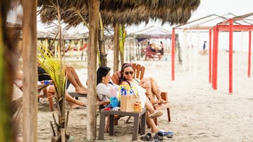 Accommodatie ligt op het strand, wit zand